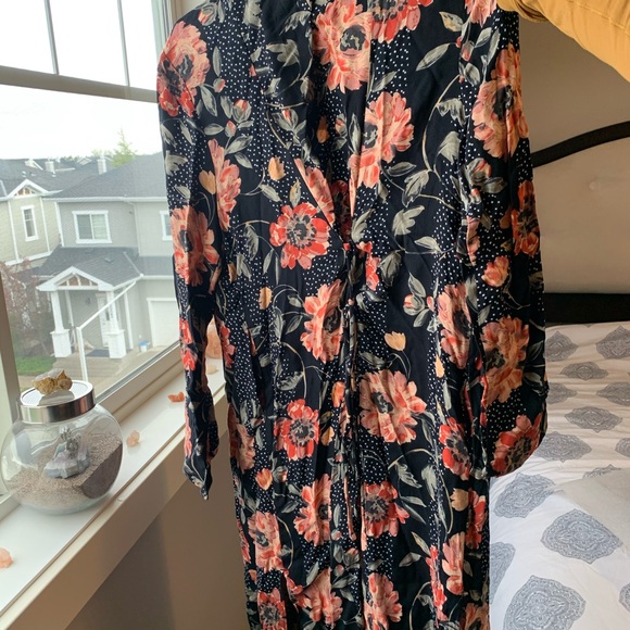 Plenty Floral Robe - Picture 4 of 8